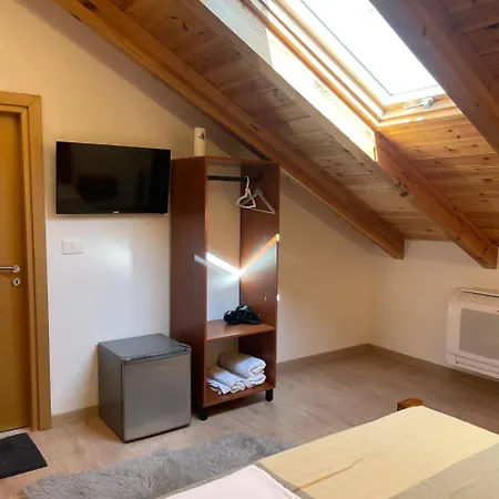 Tringa - Mrizi I Zanave Nocleg ze śniadaniem 3*